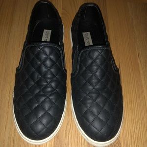 Steve Madden Exentrco Slides